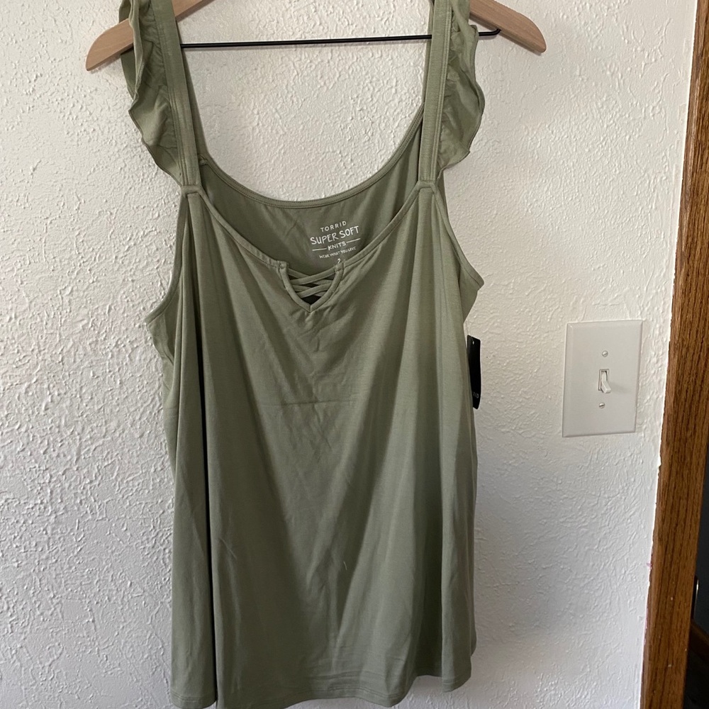 NWT Torrid Ruffle Tank Top - Picture 2 of 4